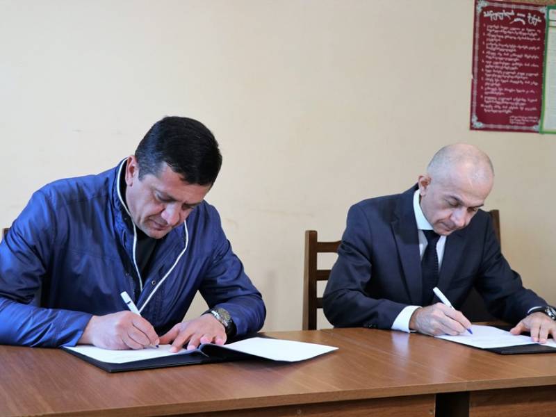 სოციალურ-საგანმანათლებლო პროექტ „ეტალონს“, მაღალტექნოლოგიურ პორტალ izrune.ge-ს და...